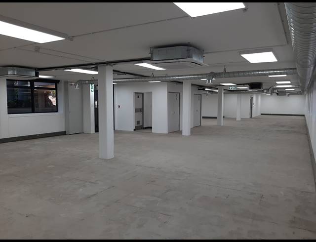 618M² OFFICE TO LET IN WESTVILLE